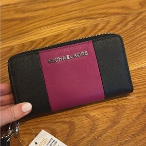NWT Michael Kors Black and Pink Zip Wallet